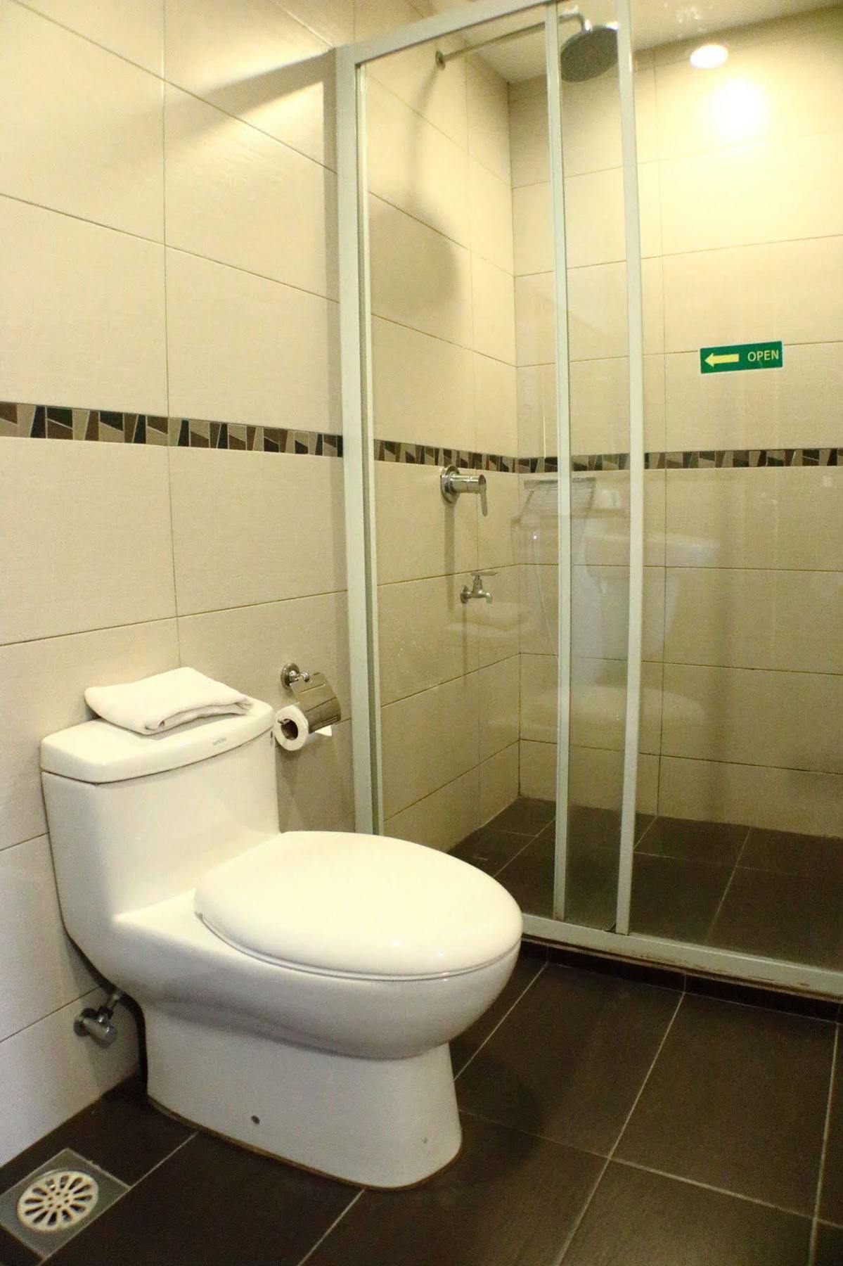 Hotel Super Oyo 985 Nur 3*